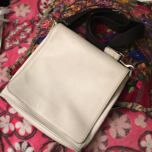 Vintage Coach White Leather Crossbody Adj. Purse - Picture 2 of 15